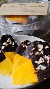 Mangues séchées de haute qualité, trempées dans du chocolat noir, collation de luxe, vente en gros - Product Image 5