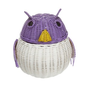 Una linda cesta de almacenamiento de ratán natural con forma de animal, con un diseño de búho morado, es ecológica y versátil. - Product Image 1
