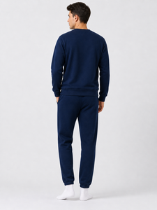 Combinaison en polaire à col rond de qualité supérieure offrant un confort ultime et un style élégant, avec un tissu de haute qualité et une coupe parfaite pour le quotidien. - Product Image 3