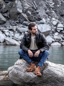 Chaqueta de Cuero Negra Estilo Motero para Hombre - Product Image 3