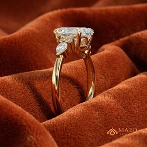 แหวนมอยซาไนต์รูปไข่สีทอง เครื่องประดับหมั้นสำหรับผู้หญิง สไตล์นิวยอร์ก หรูหรา แฟชั่น แหวนของขวัญ - Product Image 2