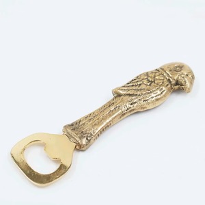 Abridor de botellas con temática de loro para regalo, herramienta única dorada para inauguración de casa, cumpleaños y uso festivo, hecho a mano en India. - Product Image 3