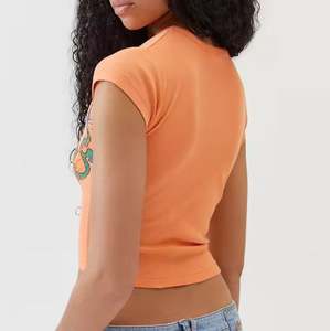 T-shirt court pour femme 100 % coton, coupe ajustée, col rond, avec impression graphique personnalisée, style décontracté - Product Image 3