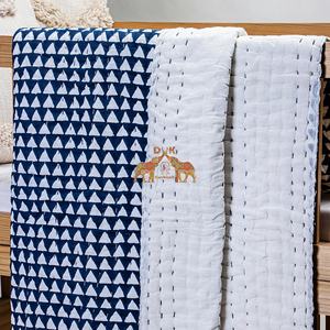 Haute qualité personnalisé réversible bébé couette doux à la main bloc géométrique imprimé Kantha hiver coton pour la maison hôtel en gros - Product Image 4