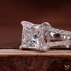 แหวนเพชรเจ้าหญิง 2 กะรัต เพชรเพาะเลี้ยงในห้องปฏิบัติการ ประดับเพชรแบบสปลิตพาเว่ ทองคำขาว 10K รับรองโดย IGI สำหรับงานหมั้นและงานแต่งงาน - Product Image 2