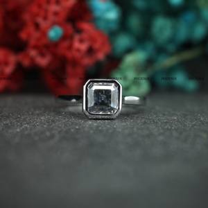Anillo de Compromiso con Diamante Moissanite en Corte Asscher y Engaste de Bisel en Plata de Ley 925 para Regalo del Día de San Valentín de Phoenix Enterprise - Product Image 2