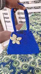 Pochette brodée de grosses perles noires et blanches, faite à la main, motif floral artisanal, sacs pour femmes> sacs à main - Product Image 6