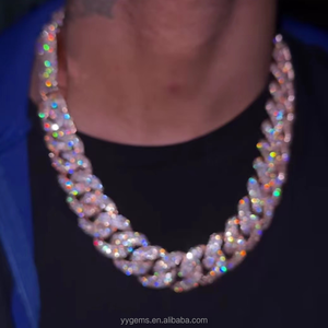 Collar con Colgante de Cruz Urbana Estilo Hip Hop con Incrustaciones de Diamantes de Imitación Brillantes, Joyería de Aleación Moderna, Pieza Destacada para Hombres y Mujeres - Product Image 2