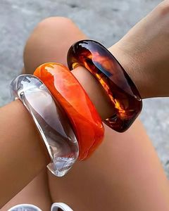 Bracelet manchette large empilable en résine acrylique verte géométrique pour femme, accessoire de bijouterie, cadeau de fête - Product Image 2