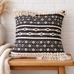 Housse de coussin décorative bohème avec pompons, coton et laine de haute qualité, style boho, 20x20 pouces, motif losanges. - Product Image 3