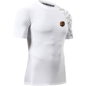 Camiseta de compresión de manga corta avanzada diseñada para entrenamientos en el gimnasio, práctica de MMA y fitness diario. - Product Image 3