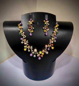 Ensemble collier et boucles d'oreilles assorties en perles de cristal multicolores - Product Image 5