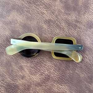 Gafas de Sol Redondas Hechas a Mano HASAN CRAFT HC-0001 de Cuerno de Búfalo, Estilo Artesanal Moderno, Montura Ajustable, Diseño Ecológico - Product Image 3
