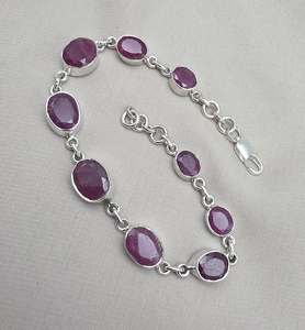 กำไลข้อมือรูปไข่ประดับทับทิม เงินแท้ 925 พลอยเจียระไน งานแฮนด์เมด เครื่องประดับพลอยสีแดง - Product Image 3