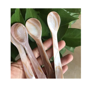 Cuillère à caviar de luxe en nacre, faite à la main, en coquillage naturel, vaisselle pour restaurants gastronomiques - Product Image 5