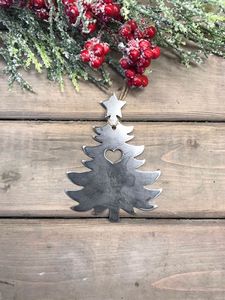 Adorno Navideño de Campana Metálica con Estrellas y Espirales, Decoración Artesanal para Árbol - Product Image 6