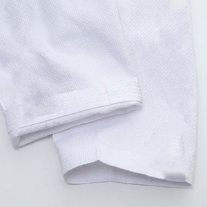 Uniforme de karaté en tissu durable, coutures robustes, coupe confortable, mouvements flexibles, qualité supérieure, conception OEM personnalisée, vente en gros - Product Image 5