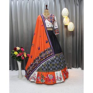 ÚLTIMO MANTEQUILLA SEDA IMPRESO DIGITAL LEHENGA CHOLI CON DUPATTA NEGRO - Product Image 1