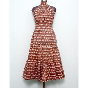 Robe maxi bohème d'été en coton imprimée à la main avec imprimé floral, col halter et manches tombantes pour femmes - Product Image 1