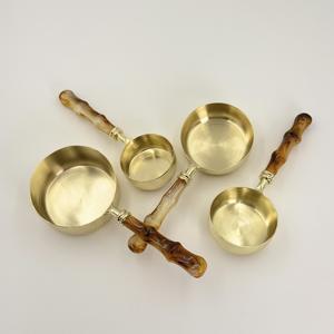 Juego de Tazas y Cucharas Medidoras de Acero Inoxidable con Revestimiento PVD Dorado y Mango de Resina, Envío Rápido, para Medir Líquidos y Sólidos, para Uso en el Hogar y Hoteles - Product Image 4