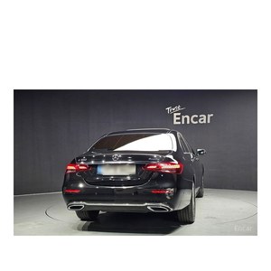 Mercedes-Benz E350 4MATIC Avantgarde Clase E 2022 con Volante a la Izquierda, Caja de Cambios Automática, Asientos de Cuero, Cámara Trasera - 23,612 km - Product Image 4