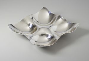 Bol à chocolat en métal artisanal pour la présentation du chocolat, avec une finition unique et un aspect haut de gamme - Product Image 3