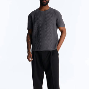 Camisetas de hombre de diseño elegante y alta calidad, de manga corta, ligeras, antiarrugas, cómodas y transpirables. - Product Image 1