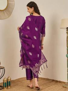 ชุดคุรตะสำหรับผู้หญิง ชุดคุรตีอินเดียปักลาย ชุดพื้นเมืองสำหรับสุภาพสตรี ชุดสามชิ้นสำหรับงานปาร์ตี้ - Product Image 5