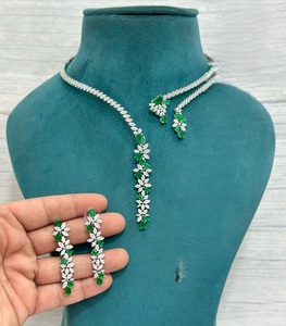 Parure élégante en laiton plaqué argent avec zircons, entièrement sertie de pierres, ouvrable à l'avant, avec boucles d'oreilles, collection pour femmes, idéale pour les fêtes et mariages - Product Image 2
