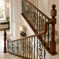 Rampe d'escalier en bois de luxe, balustrade en fer forgé, balustre décoratif à volutes, design de rampe d'escalier intérieure, décoration intérieure haut de gamme