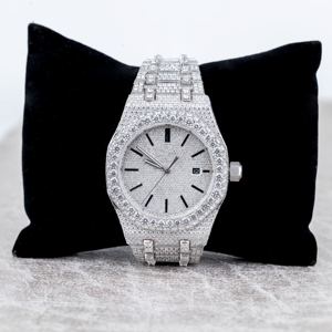 Reloj de Diamantes Exclusivo Más Vendido para Hombre con Diseño y Movimiento Automático de Lujo Disponible para la Venta - Product Image 3