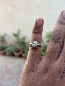 Anillo de cóctel étnico hecho a mano en plata con diseño de pirita en bruto de forma irregular, el más popular, del fabricante de joyas. - Product Image 4