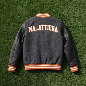 Blouson Bomber Homme en Laine Anthracite avec Manches en Cuir, Col Côtelé Rayé Orange, Broderie Personnalisée, Vêtement d'extérieur Premium - Product Image 5