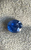 zafiro azul corte ovalado 1.10 ct zafiro azul natural facetado de Sri Lanka.