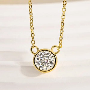 Collier pendentif tendance en argent sterling 925 plaqué or avec moissanite ronde de 1,0 carat - Product Image 1