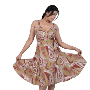 Robe mini imprimée en coton à bretelles, col en V, motif floral, fabrication artisanale - Product Image 1