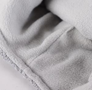Gorro de Invierno de Acrílico Gris Tejido a Mano con Diseño Jacquard, Transpirable, Impermeable y con Orejeras Ajustables para Niños, Estilo Casual para Exteriores - Product Image 3