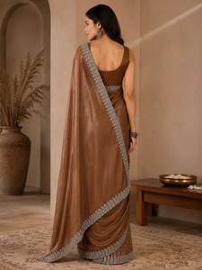 Elegante Saree de Seda Marrón con Borde Plateado para Mujer, Traje de Boda, Ajuste Regular, Largo hasta el Suelo, Sin Arrugas, Estampado Flocado, Secado Rápido - Product Image 1
