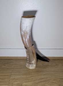Corne à boire viking avec support en bois de qualité supérieure, en corne naturelle fabriquée à la main, thème festival, haute qualité, historique - Product Image 6