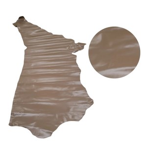 Rollo de Cuero Marrón Clásico con Acabado Cromado para la Producción de Bolsos, Carteras y Monederos, Opción Premium, Materiales Excepcionales y Duraderos - Product Image 4