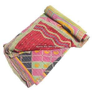 Couvre-lit traditionnel indien brodé à la main, couverture de lit artisanale, couverture en coton, jeté réversible indien brodé à la main, couverture lourde - Product Image 2