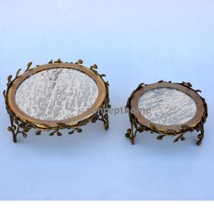 Support à gâteau rond avec plateau miroir doré et pieds à motif floral pour la présentation de desserts de mariage et la mise en scène de tables royales - Product Image 3
