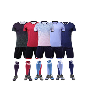 Tenues de football d'équipe personnalisées OEM de haute qualité, impression par transfert thermique, manches courtes, séchage rapide, 100 % polyester, été - Product Image 2