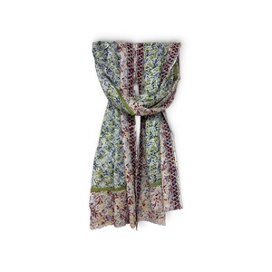 Châle pour femme de haute qualité à imprimé floral numérique, idéal pour la mode quotidienne, les fêtes et les styles saisonniers, en promotion. - Product Image 2