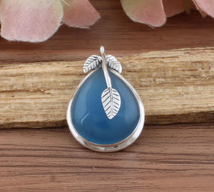 Charmes en chalcédoine aqua naturelle, feuilles, argent sterling 925, bijoux botaniques vintage, collier en pierre bleue, inspiré de la nature, vente en gros - Product Image 2