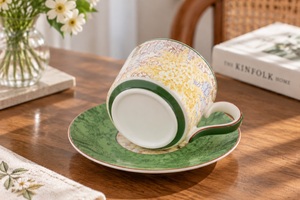 Set Tazza e Piattino in Porcellana Bone China 45% con Decalcomania, Colore Naturale Floreale, per Caffè e Tè - Product Image 2
