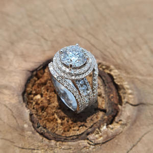 Anillo de compromiso de moissanita de corte redondo grande con doble halo, anillo de boda antiguo de tallo dividido para mujer, anillo de celebridad con incrustaciones de diamantes. - Product Image 1