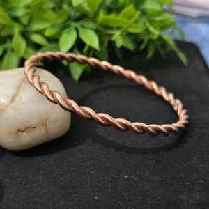 Brazaletes de Cobre Unisex con Diseño Martillado, Joyería Moderna para Regalo de Cumpleaños y Aniversario - Product Image 5