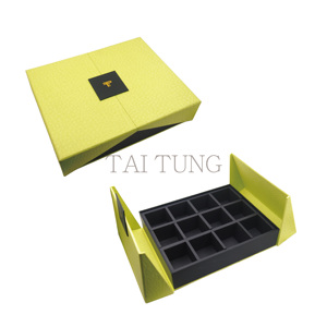 Caja de Regalo Rígida Tai Tung, Papel de Arte Verde, Logotipo Estampado en Caliente, Revestimiento de Plástico, Rectangular, Empaque de Alta Gama - Product Image 1