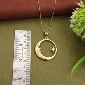 Collar con colgante circular de luna dorada en latón, estilo bohemio, vintage, para mujer. - Product Image 2